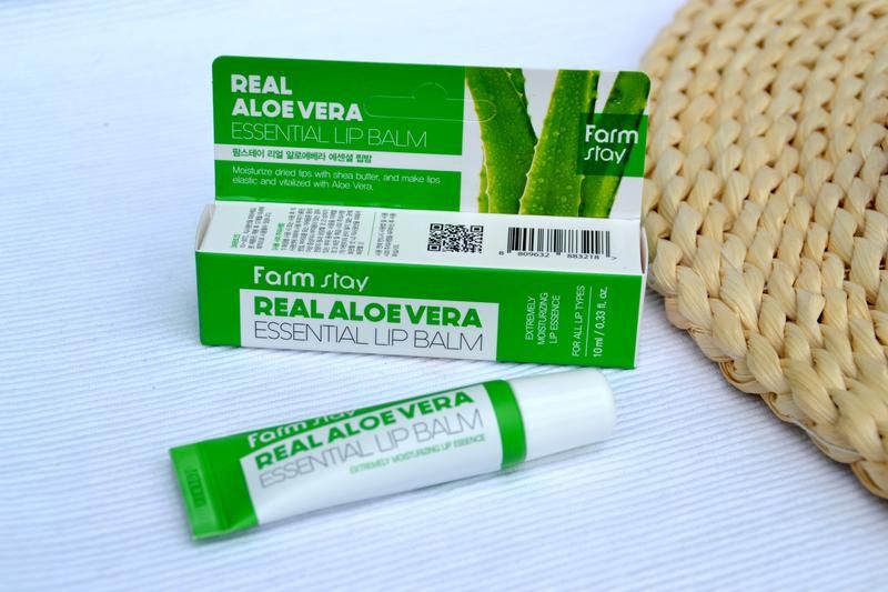 Восстанавливающий бальзам для губ с алоэ FarmStay Real Aloe Vera Essential Lip Balm 15708 фото